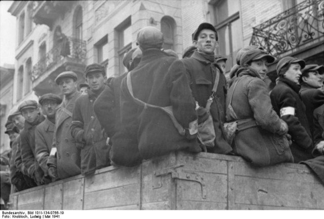 Polen, Ghetto Warschau, Juden auf LKW