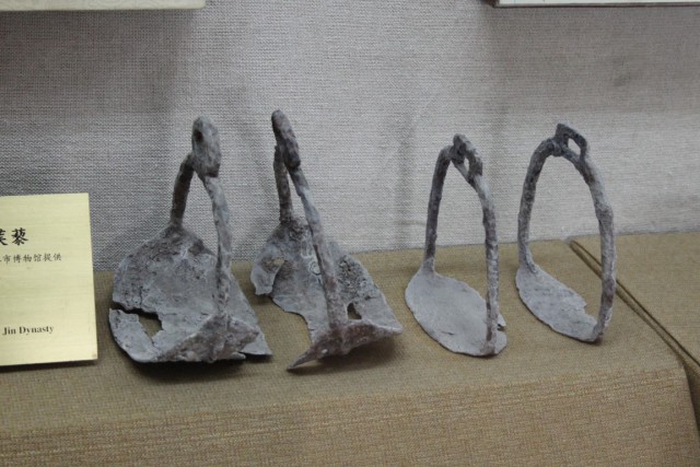 Jin (265-420CE 晉) iron stirrups