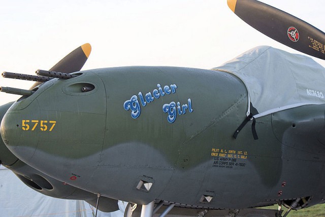 Lockheed_P-38F-1-LO_Lightning_Glacier_Girl_41-7630_NX17630_LNoseArt_Dawn_SNF_04April2014_(14585636002)