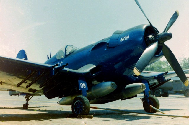 corsair_f4u-5n_FAH-609-Maj-soto