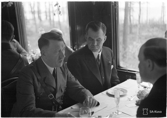 Hitler talks to Mannerheim