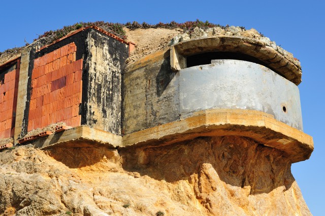 Bunker_at_devils_slide_california