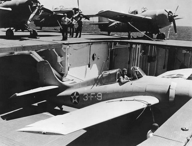 F4F-3_3-F-9_CV-3_1941