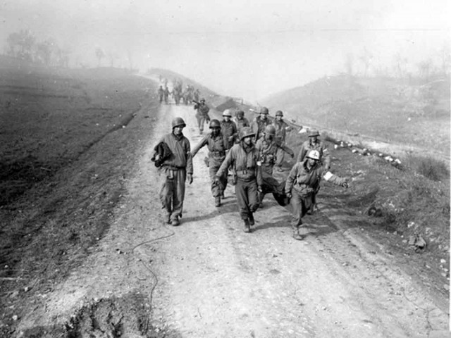 Litter bearers extracting casualties from the Battle of Rapido River via commons.wikimedia.org