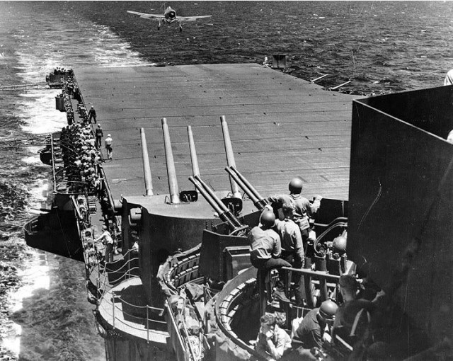 USS_Lexington_CV-16_June_1944_Phillipine_Sea