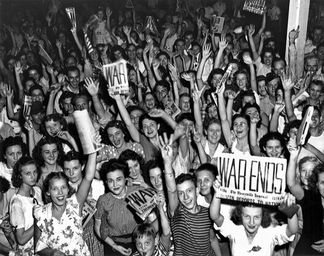 Crowds celebrating VJ Day via commons.wikimedia.org