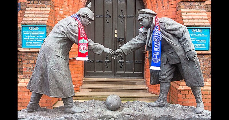  The sculpture commemorates the brave young men who took part in the 1914 Christmas truce in the Great War.  - By William Starkey - CC BY-SA 2.0