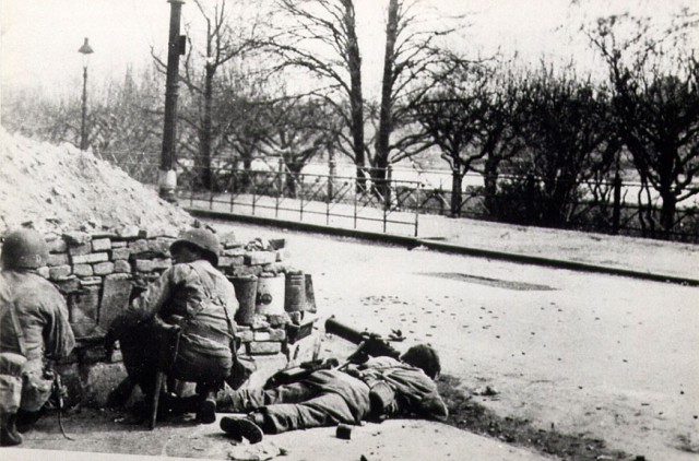 Members of the 504th defending a street during Operation Market Garden via commons.wikimedia.org