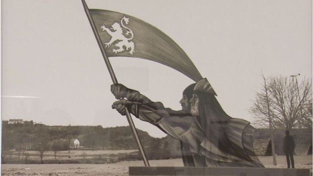 The two leaders holding a flag feature in Malcolm Robertson's design