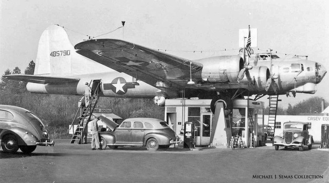 B-17-Gas-station-Art-Laceys-Bomber-Station-Milwaulkie-Oregon-