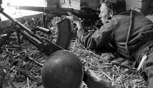 A Canadian sniper takes aim in Ortona