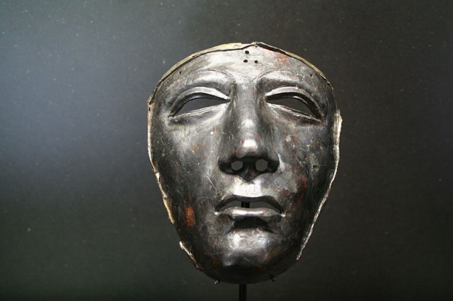 Roman Imperial Facemask found at the suspected site of the battle. Photo by Einsamer Schütze, from commons.wikimedia.org