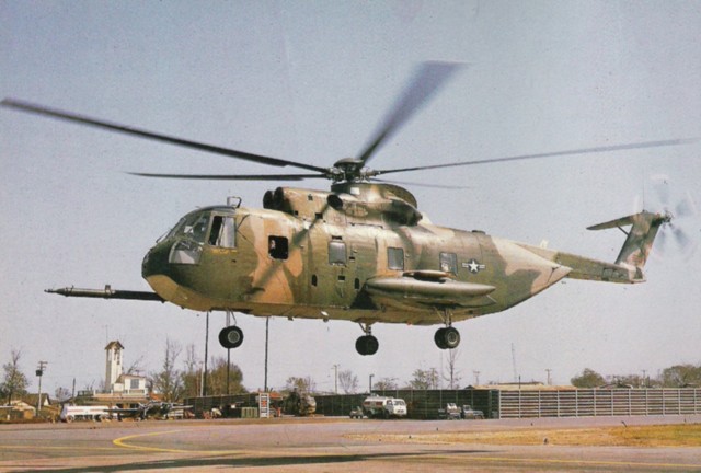 HH-3E "Jolly Green" identical to the helicopter carrying the Blueboy assault group