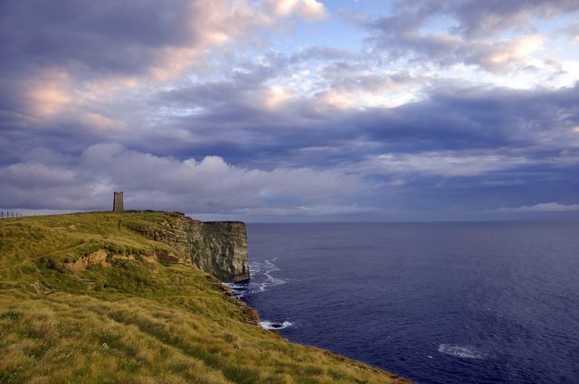 The Kitchener Memorial at Marwick Head on Orkney. Photograph by Stuart Wilding from http://www.geograph.org.uk/photo/3912289