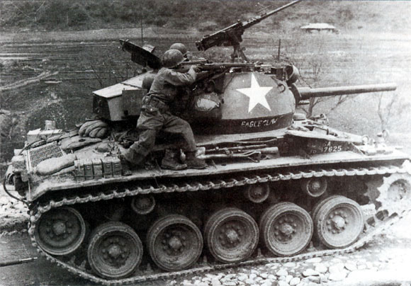 M24-Chaffee-01