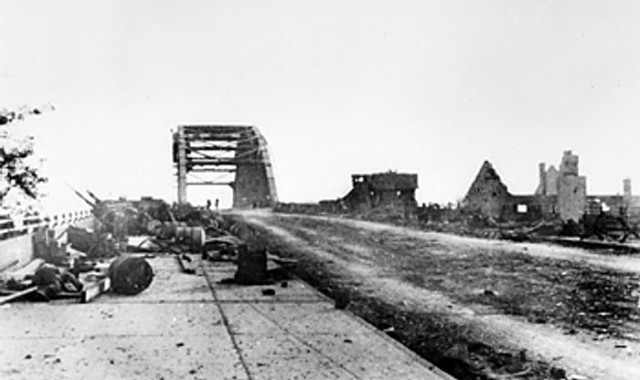 The vital bridge at Arnhem after the British paratroops had been driven back via commons.wikimedia.org