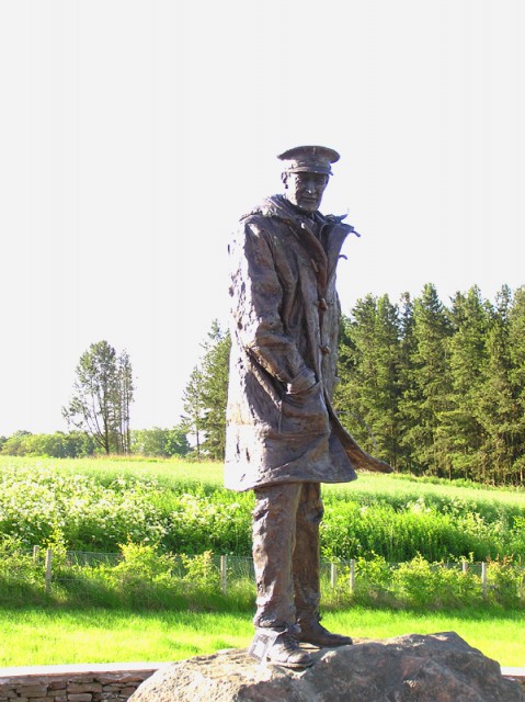 Statue of David Stirling in Scotland via commons.wikimedia.org