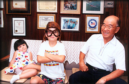 Sakai with his grandchildren in California in 1991