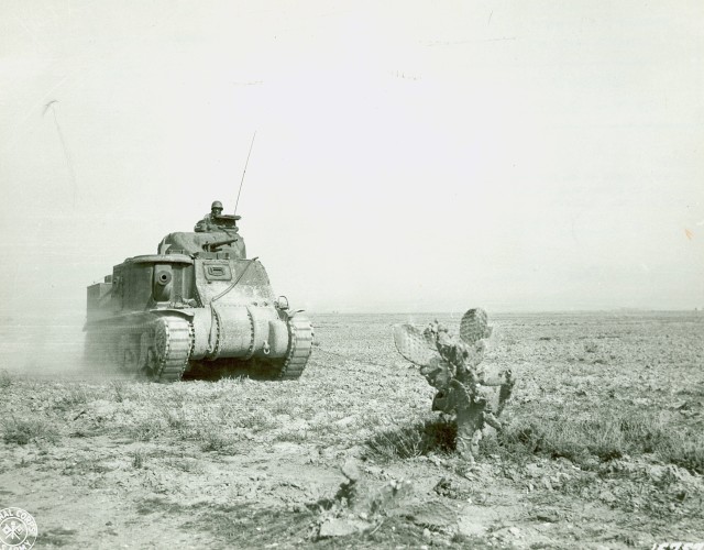 An M3 Lee tank of US 1st Armored Division advancing to support American forces during the battle at Kasserine Pass