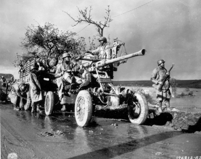 African American troops serving in an anti-aircraft battery in Europe via commons.wikimedia.org