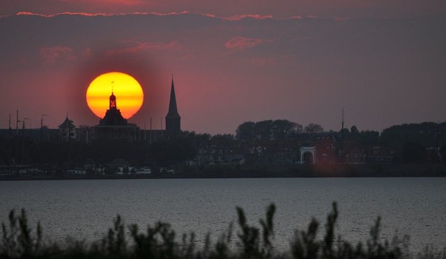 Modern view across Zuiderzee - photo by Koosg, from https://commons.wikimedia.org/