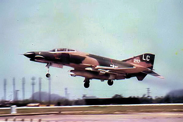 F-4E_of_the_421st_Tactical_Fighter_Squadron_at_DaNang