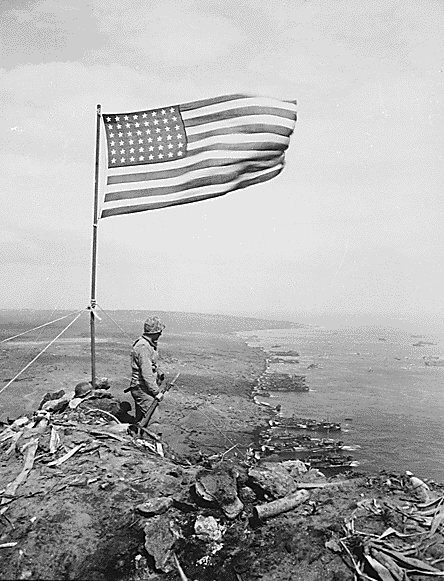 Stars_and_Stripes_on_Mount_Suribachi_(Iwo_Jima)