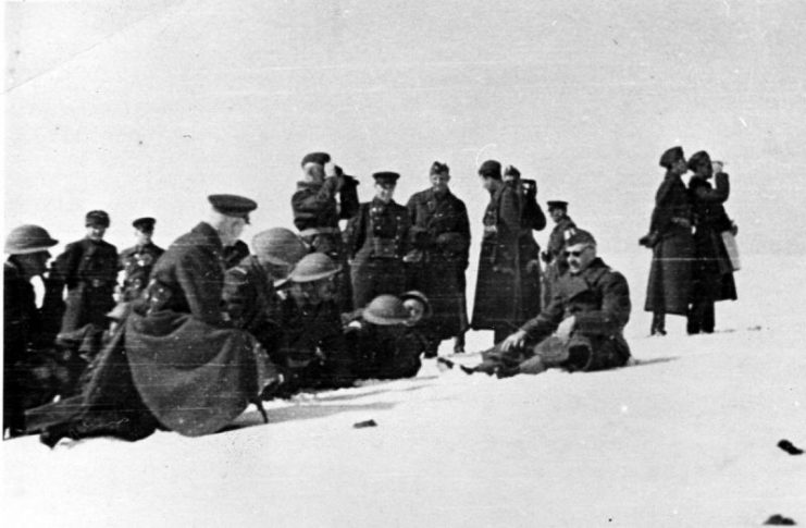 Winter of 1941/1942. The newly-formed Anders Army is conducting military exercises in Russia. Wladyslaw Albert Anders is sitting on the right.