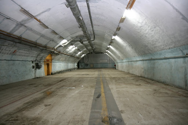 1459253864-7803-untainhangar252C2Bmaintunnel