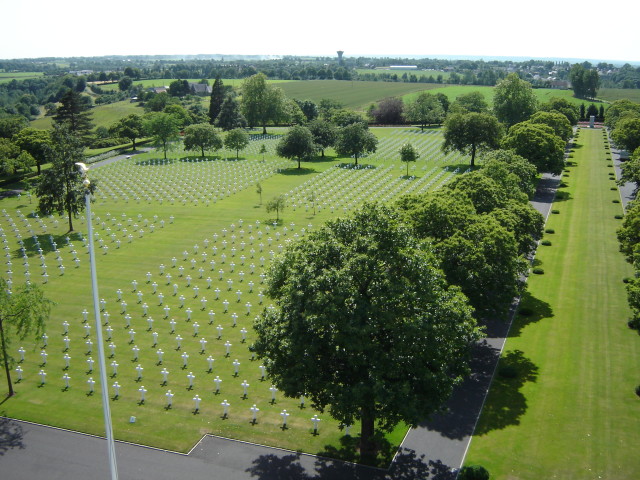 Brittany_cemetery_grounds_1