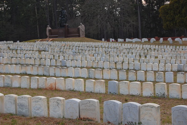 Civil war graves of men from both sides, Andersonville national cemetery (Jud McCranie, Wikipedia) 