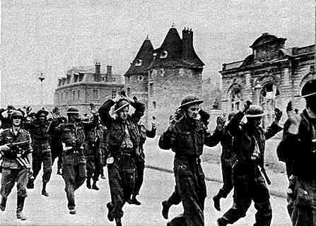 Allied POWs at Dieppe via commons.wikimedia.org