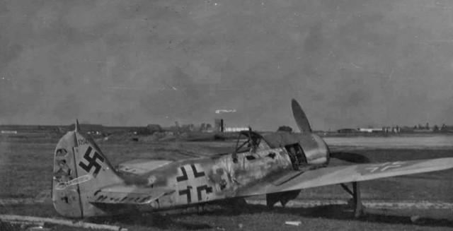 Focke_Wulf_Fw_190_Wreckage_2