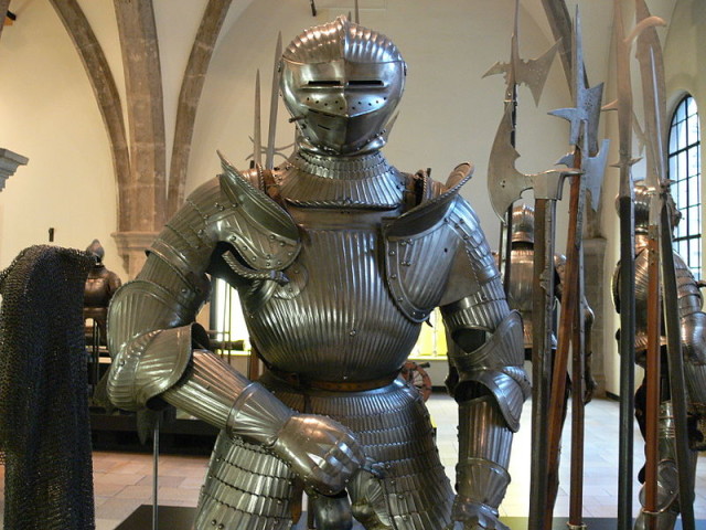 Medieval Plate European Plate Armour, photo from wikipedia
