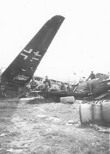 US_Troops_with_Luftwaffe_Fw_190_and_Bomber_Wrecks