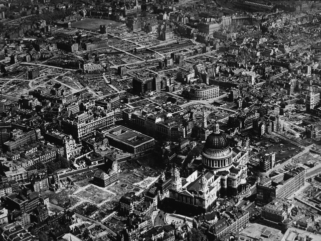 Aerial view of London - St Paul 's Cathedral and the City of London