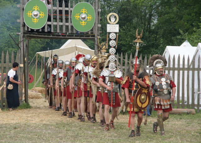Reenacters portraying Roman legionaries of Legio XV Apollinaris. Photo Credit.