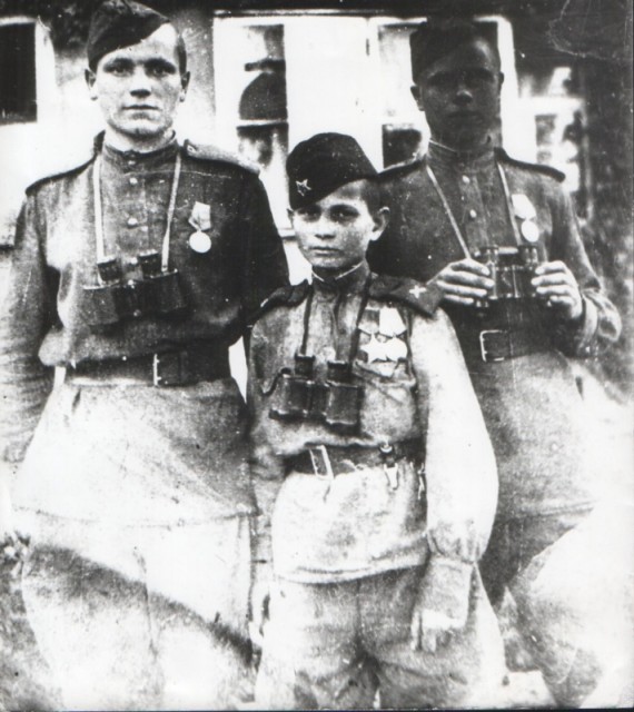 Volodya Tarnowski with comrades in Berlin, 1945 (waralbum.ru)