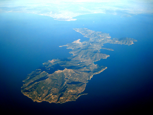 Aerial_view_of_Elba_1