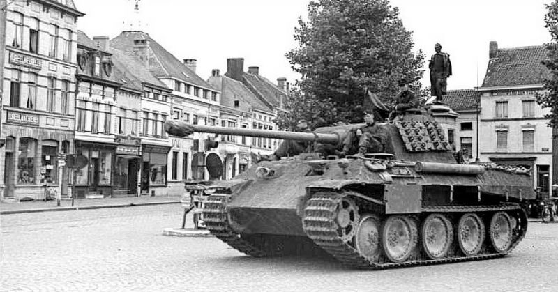 Panther with Schürzen partially attached. They were difficult to maintain in place when travelling through heavy brush. <a href=https://commons.wikimedia.org/wiki/Category:Images_from_the_German_Federal_Archive>Photo Credit</a>