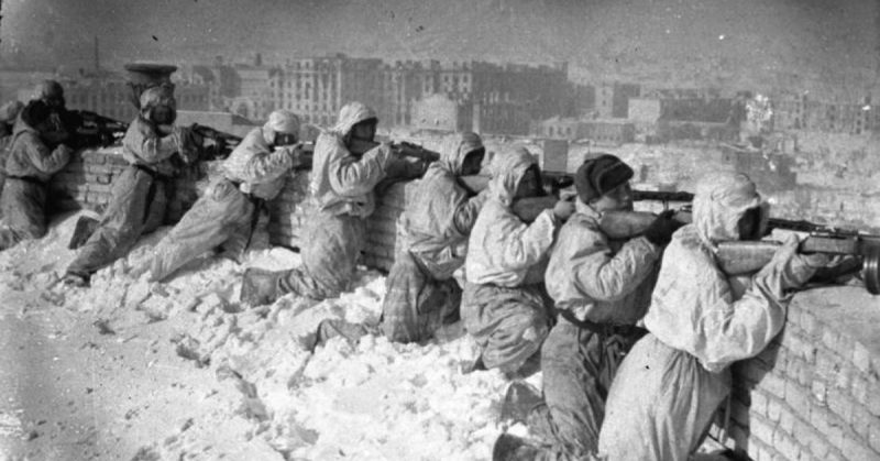 Soviets defend a position. Bundesarchiv - CC-BY-SA 3.0 de