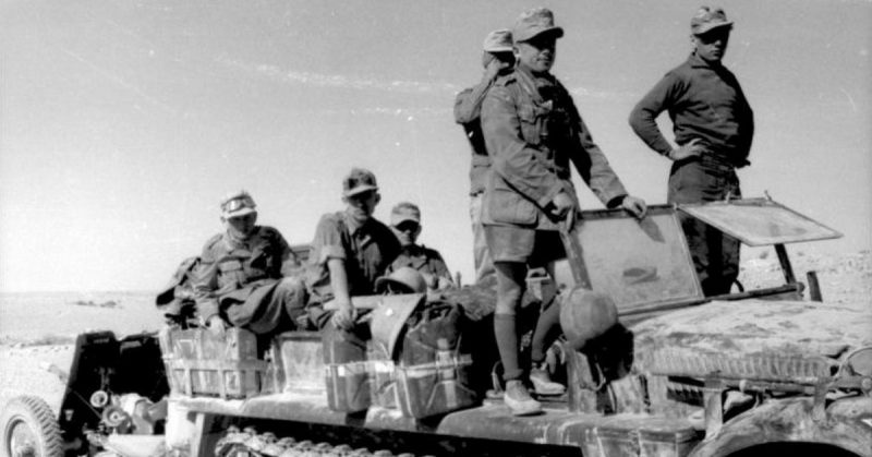 Anti-tank unit pulling a 37 mm gun comes to a halt. Bundesarchiv - CC BY-SA 3.0