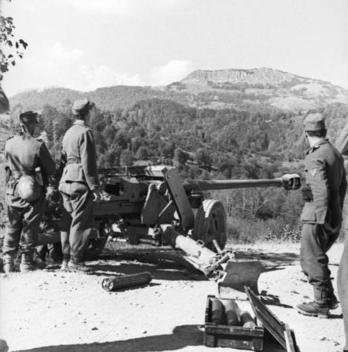 7,5 cm Pak 40 in Albania in 1943 - Bundesarchiv CC-BY-SA 3.0