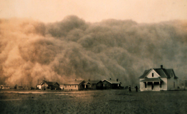 A Dust Storm Approaching Texas