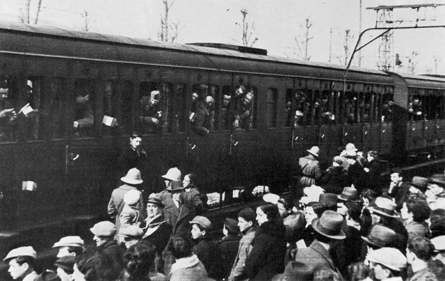 Italian soldiers recruited in 1935 in Montevarchi to fight the Second Italo-Abyssinian War.By Vestri Family, photographers in Montevarchi for 3 generations - Vestri Fund donated to Comune di Montevarchi and released on public domain, Public Domain.