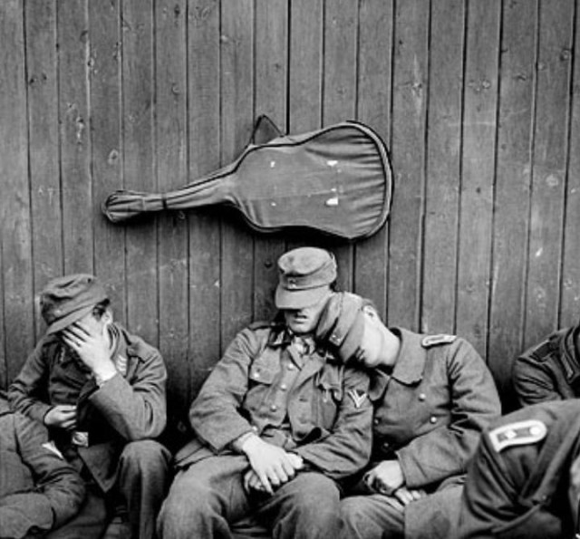 German POWs in Norway, August, 1945. By Official photograph / British Armed Forces - Public Domain 