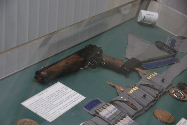 Triple-barreled TP-82 pistol in Saint-Petersburg Artillery museum. By One half 3544 - Own work, Public Domain