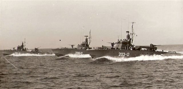 Israeli Motor Torpedo Boats (MTBs) in formation, circa 1967. These were the MTBs that attacked USS Liberty. Photo: קודקוד צהוב – CC BY-SA 3.0