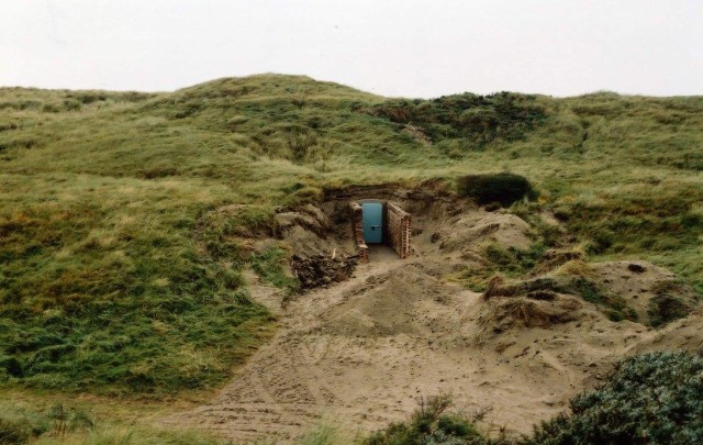 The entrance of complex, October 2004.