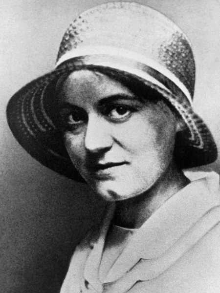 1465376225-1641-Saint-Edith-Stein